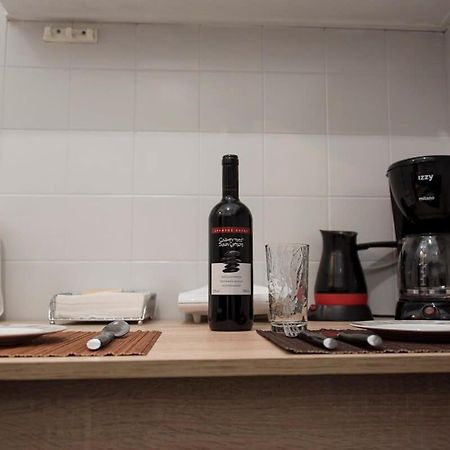 Central Apartment 3' To Metaksourgio Metro Station أثينا المظهر الخارجي الصورة