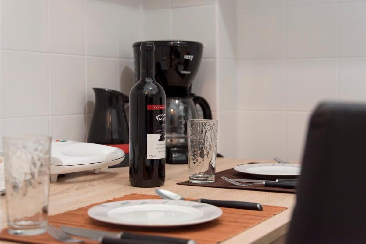 Central Apartment 3' To Metaksourgio Metro Station أثينا المظهر الخارجي الصورة