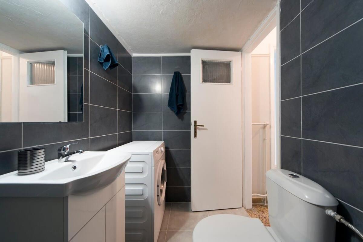 Central Apartment 3' To Metaksourgio Metro Station أثينا المظهر الخارجي الصورة